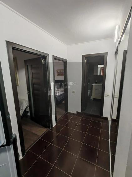 Apartament cu 3 camere semidecomandat în Alexandriei