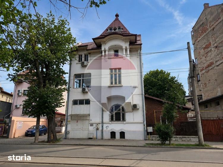 Casă cu 6 camere cu Teren 132 Mp în Gara de Nord