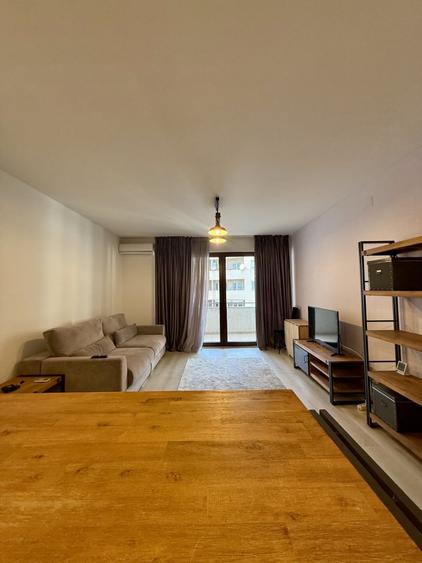 Apartament cu 3 camere semidecomandat, mobilat în Unirii