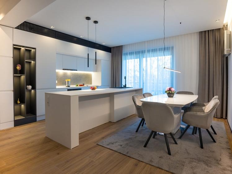 Apartament cu 2 camere decomandat, mobilat în Ultracentral