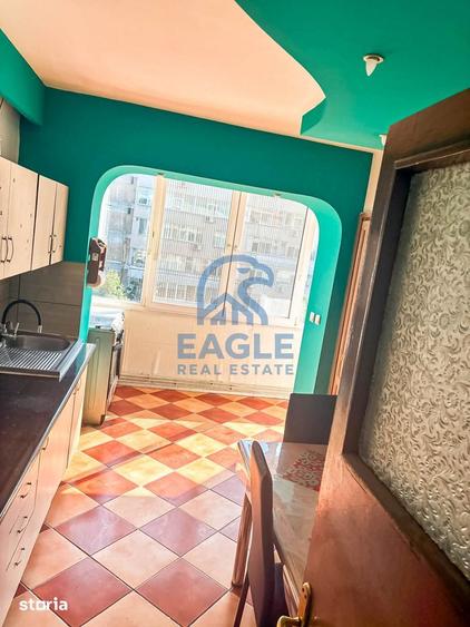 Apartament cu 3 camere semidecomandat, mobilat în Gara
