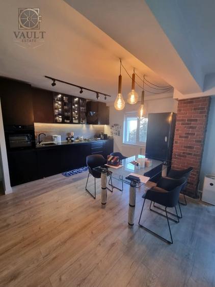 Apartament cu 3 camere decomandat, mobilat în Decebal