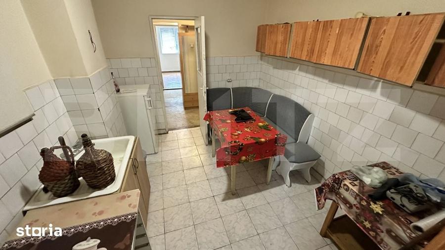 Apartament cu 4 camere decomandat în Central