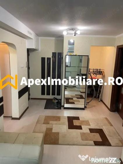 Apartament cu 5 camere decomandat, mobilat în Berceni