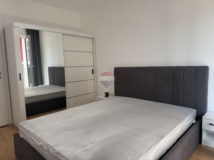 Apartament cu 2 camere semidecomandat, mobilat în Florești