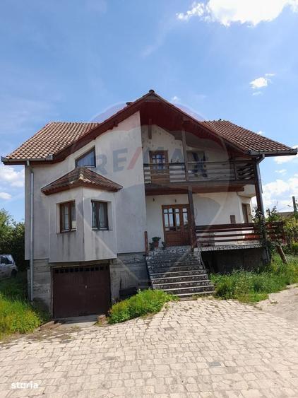 Casă cu 4 camere în Fughiu