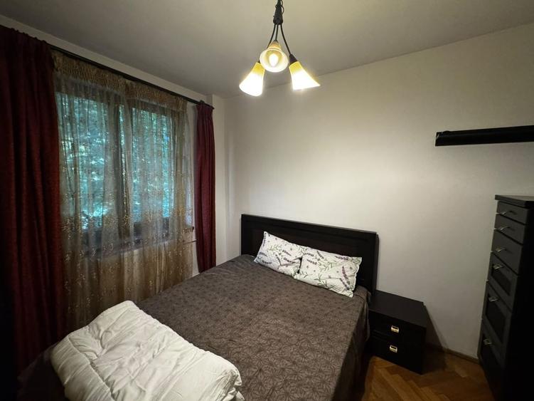 Apartament cu 3 camere semidecomandat, mobilat în Regina Elisabeta
