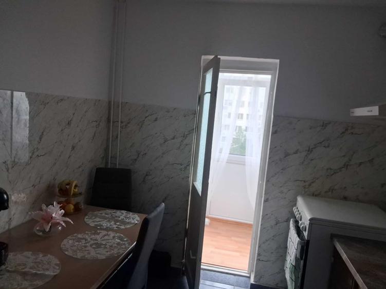 Apartament cu 3 camere decomandat în 8 Martie