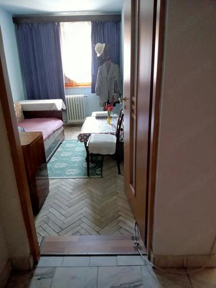 Apartament cu 3 camere semidecomandat în Sud
