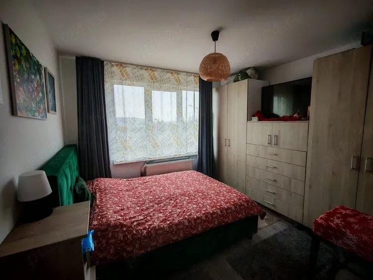 Apartament cu 3 camere decomandat în Astra