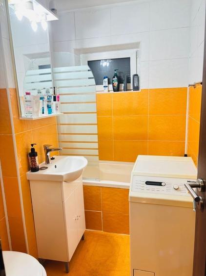 Apartament cu 3 camere semidecomandat în Dâmbovița