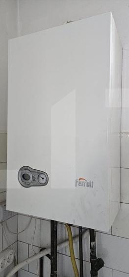 Casă individuală cu 6 camere cu Canalizare în Central
