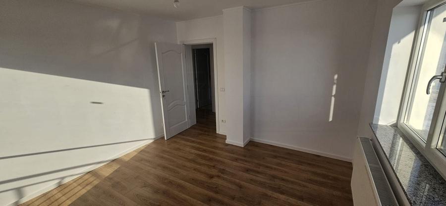 Duplex cu 4 camere cu Canalizare în Ipotești