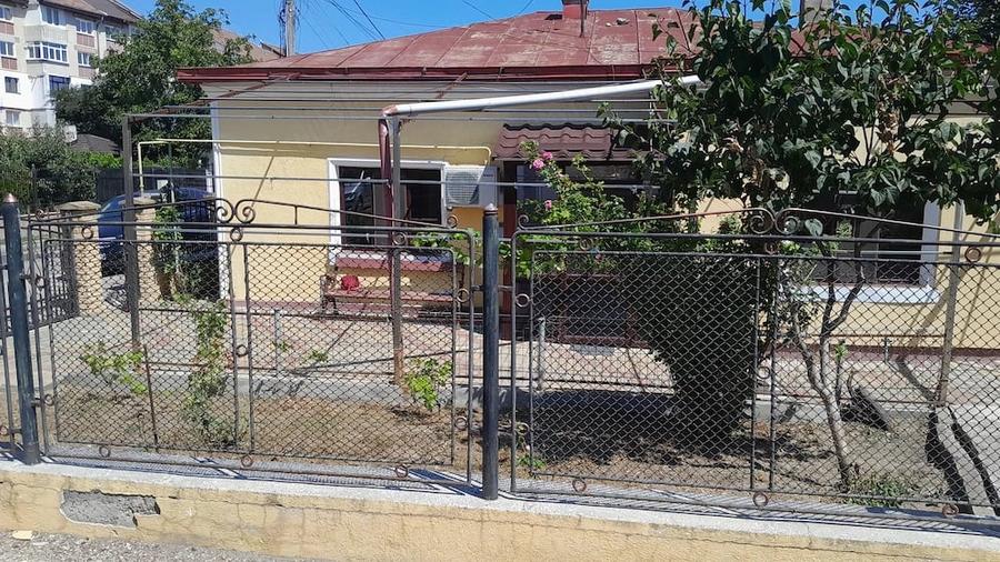 Casă cu Teren 240 Mp în Central