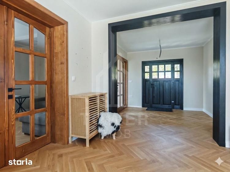 Casă cu 5 camere cu Piscina în Sadu