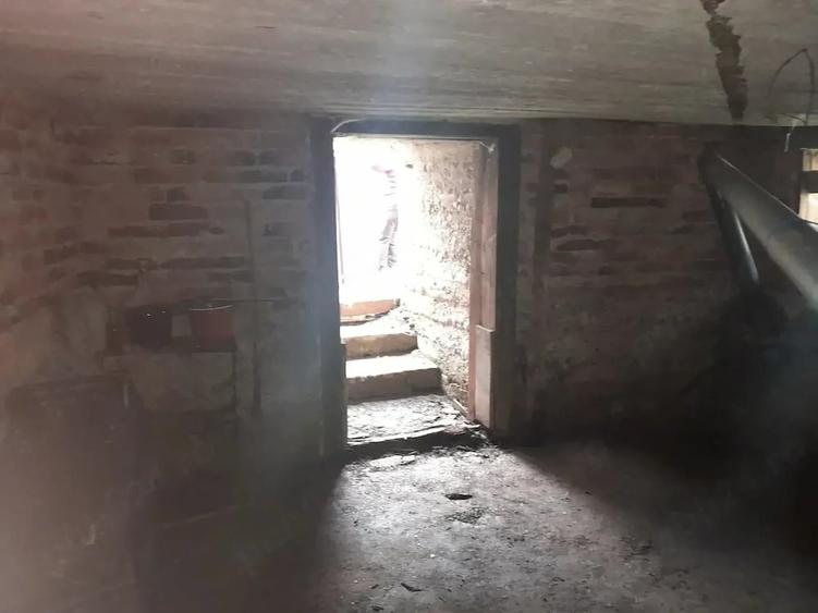 Casă cu 4 camere cu Teren 20600 Mp în Barcani