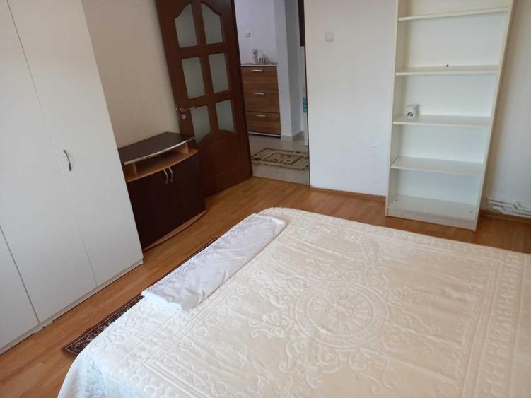 Apartament cu 2 camere decomandat în Casa de Cultură
