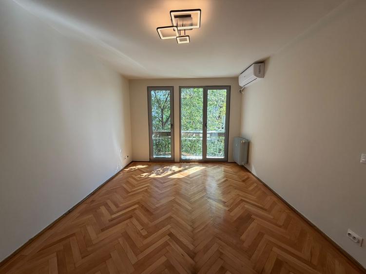 Apartament cu 3 camere semidecomandat în Titan