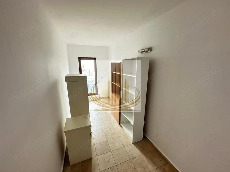 Apartament cu 4 camere semidecomandat în Central