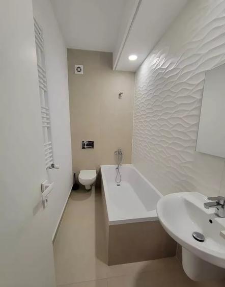 Apartament cu 3 camere semidecomandat în Pipera