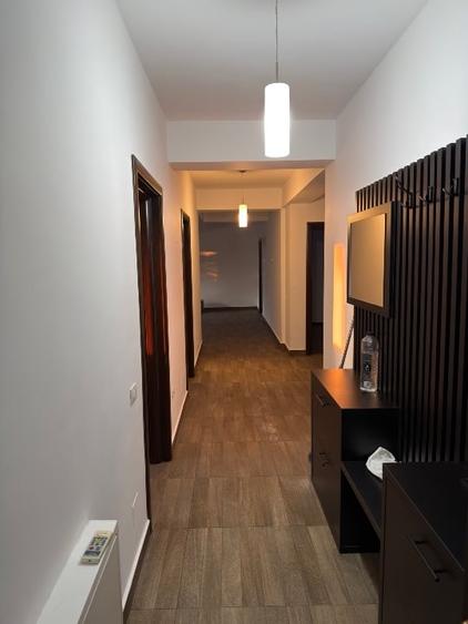 Apartament cu 5 camere decomandat, mobilat în Giurgiului