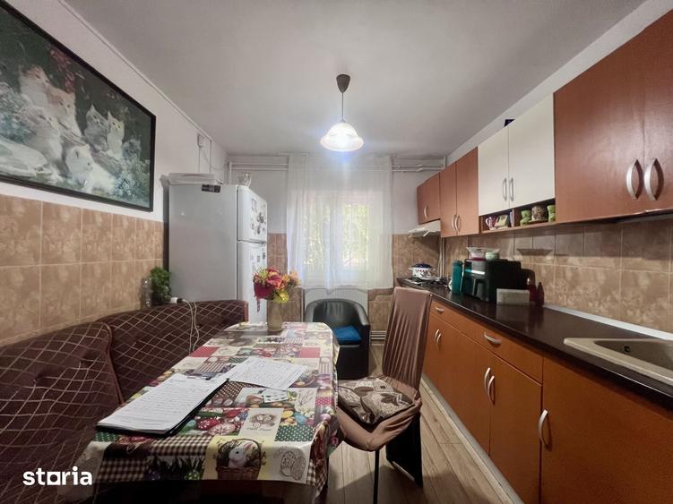 Apartament cu 3 camere decomandat în Soarelui