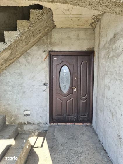 Casă cu 7 camere cu Teren 757 Mp în Central