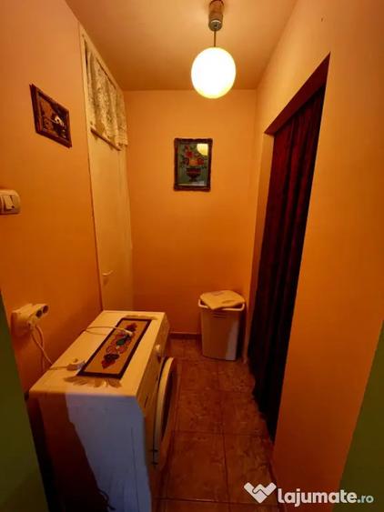 Apartament cu 3 camere decomandat, mobilat în Central