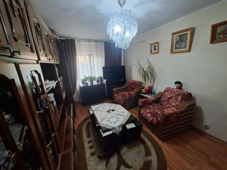 Apartament cu 2 camere decomandat în Nicolina