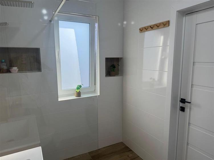 Apartament cu 3 camere decomandat în Exterior Vest