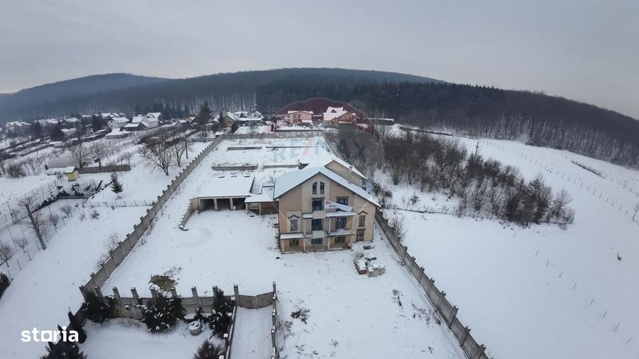 Casă cu 4 camere cu Teren 3700 Mp în Ivănești