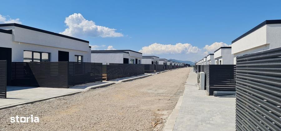 Casă cu 4 camere cu Canalizare în Tărlungeni
