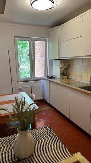 Apartament cu 2 camere decomandat în Tudor