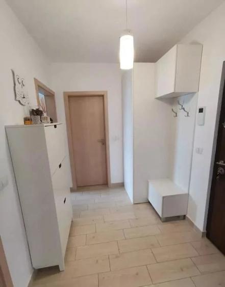 Apartament cu 2 camere decomandat în Tractorul