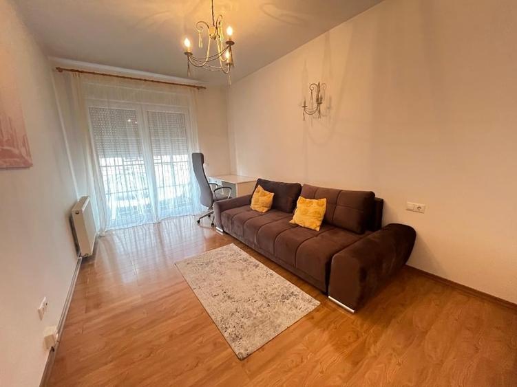 Apartament cu 3 camere decomandat în Calea Dumbrăvii