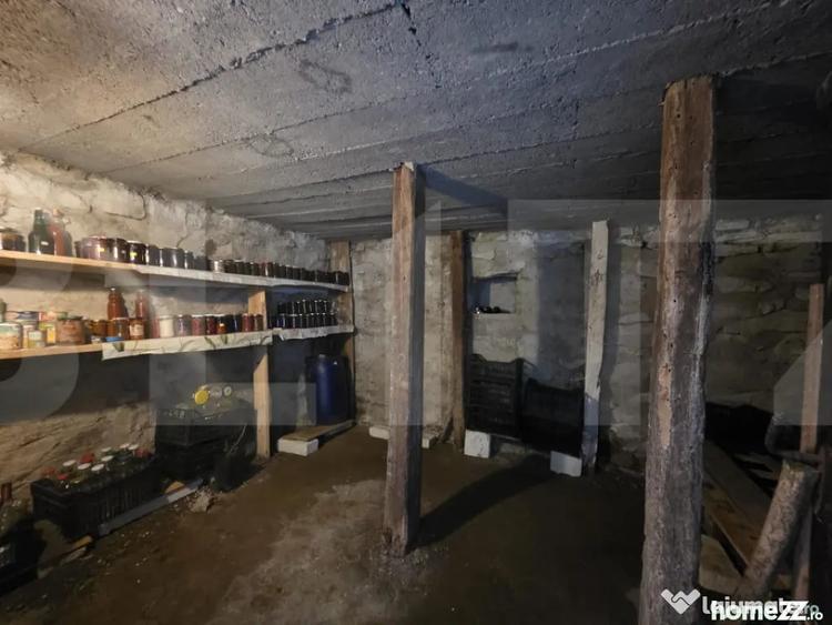 Casă cu 3 camere cu Teren 1957 Mp în Bita
