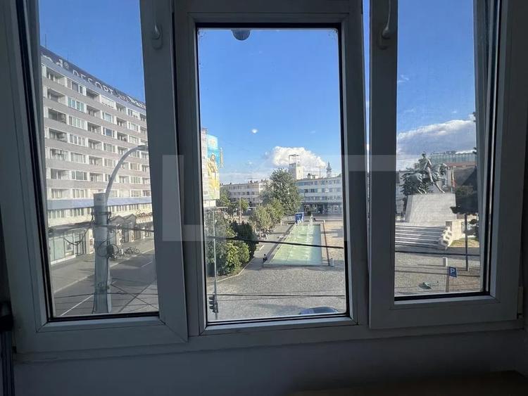 Apartament cu 2 camere semidecomandat, mobilat în Central