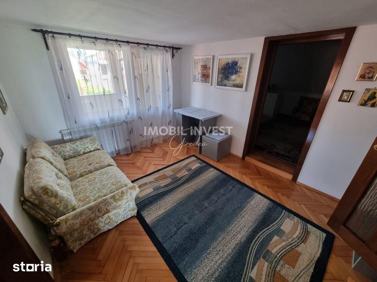Casă cu 6 camere cu Teren 715 Mp în Cetate