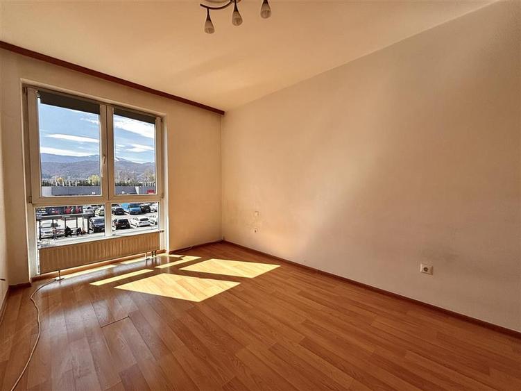 Apartament cu 3 camere decomandat în Avantgarden