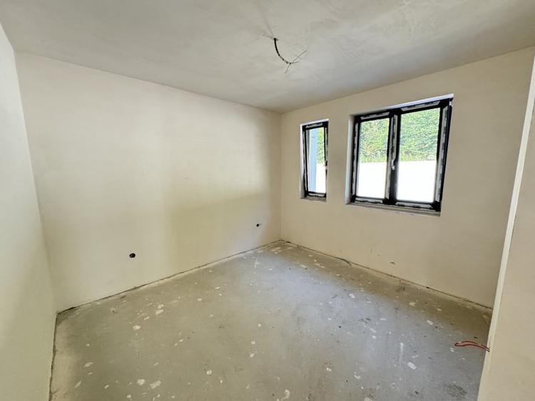 Duplex cu 6 camere cu Canalizare în Tăuți