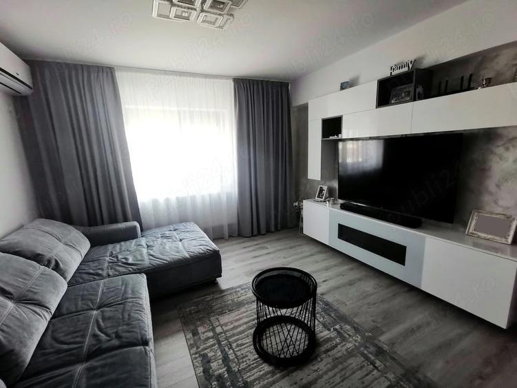 Apartament cu 3 camere semidecomandat în Sud
