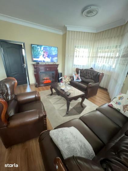 Casă cu 6 camere cu Teren 2000 Mp în Bârnova
