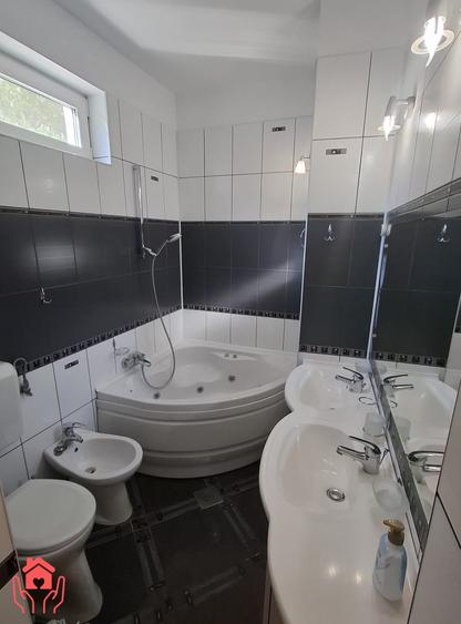 Apartament cu 6 camere semidecomandat, mobilat în Gara de Nord
