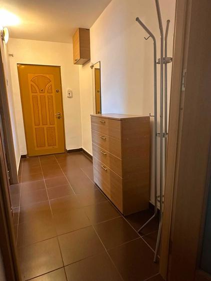 Apartament cu 2 camere semidecomandat în Broșteni