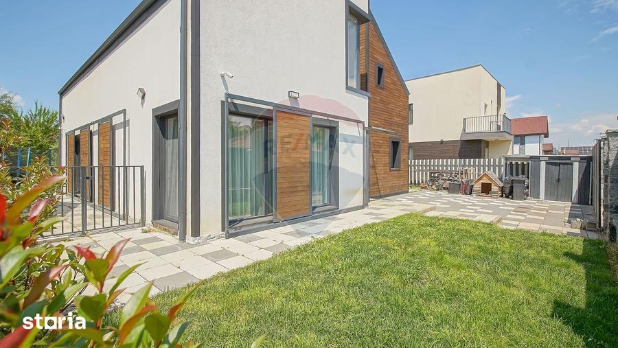 Casă cu 4 camere cu Teren 387 Mp în Stupini