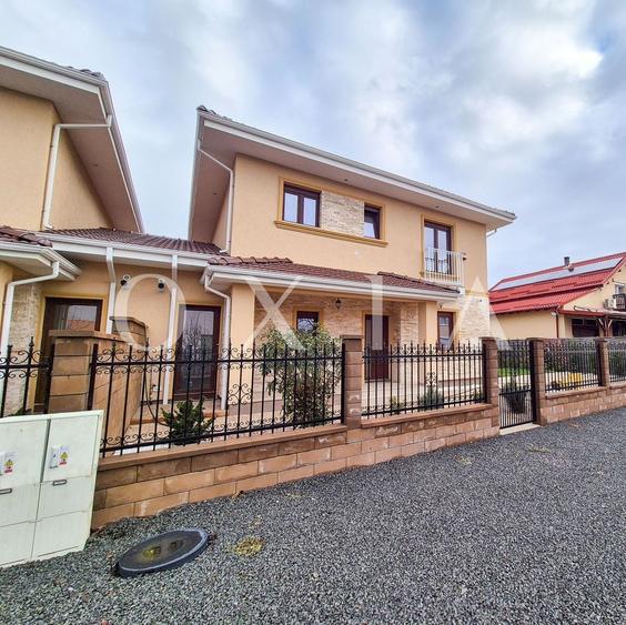 Duplex cu 5 camere cu Canalizare în Dumbrăvița