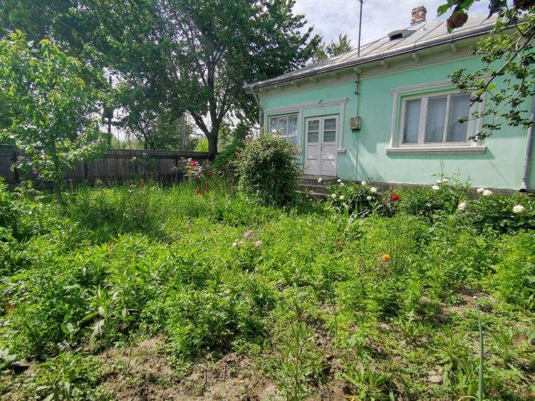 Casă individuală cu 3 camere cu Canalizare în Central