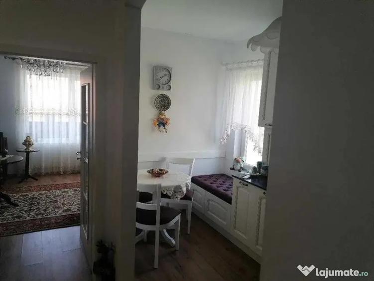Apartament cu 3 camere semidecomandat în Zorilor