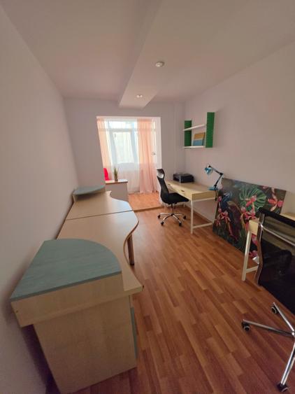 Apartament cu 4 camere semidecomandat în Apărătorii Patriei