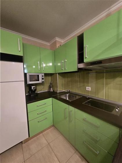 Apartament cu 2 camere decomandat, mobilat în Sat Vacanță